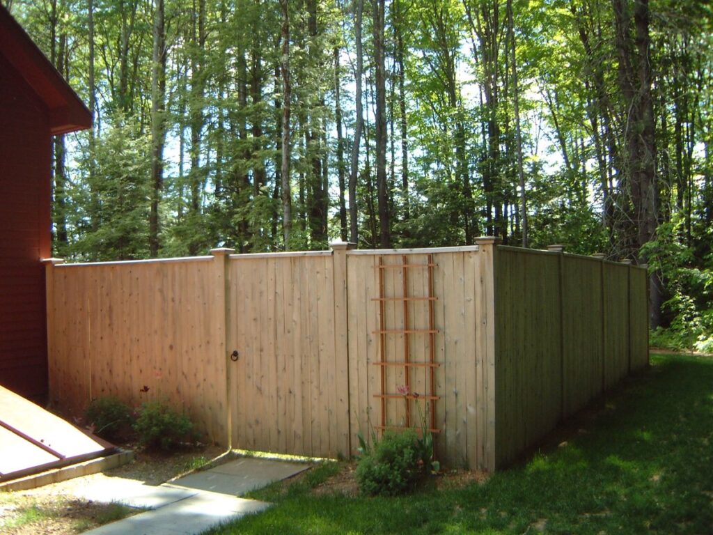 Wooden privacy fence for a dog kennel