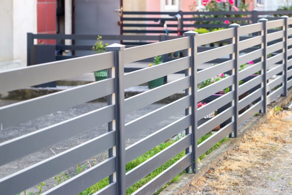 New flat aluminum fence