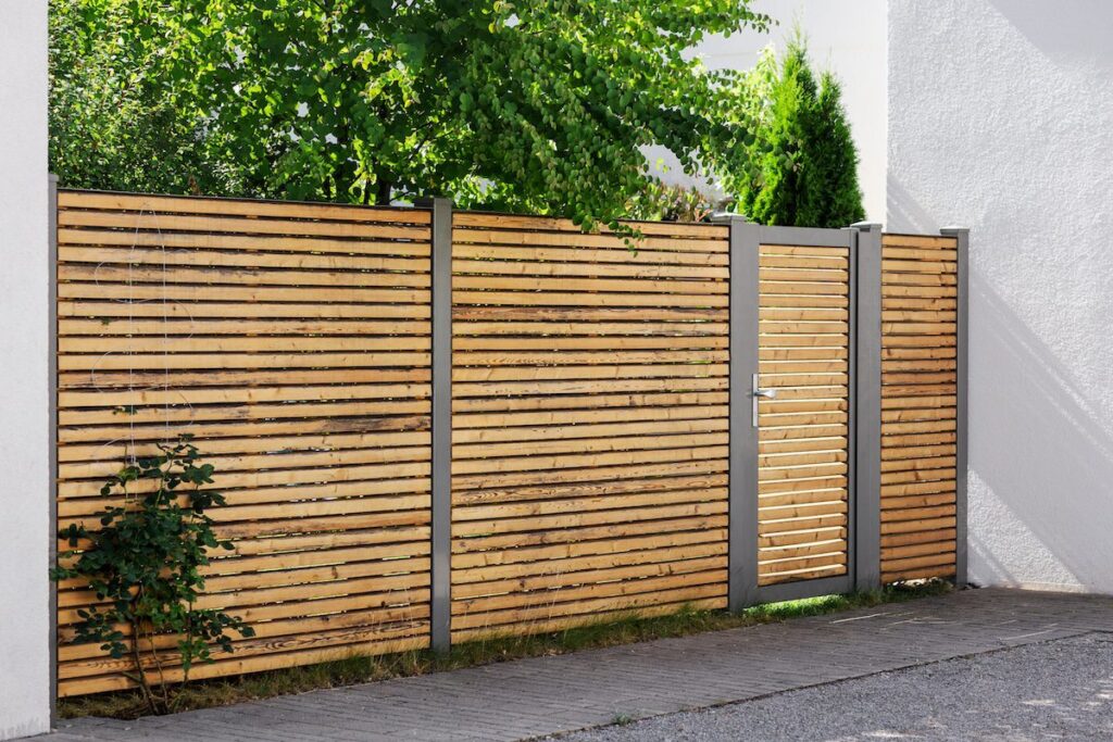wood horizontal fencing