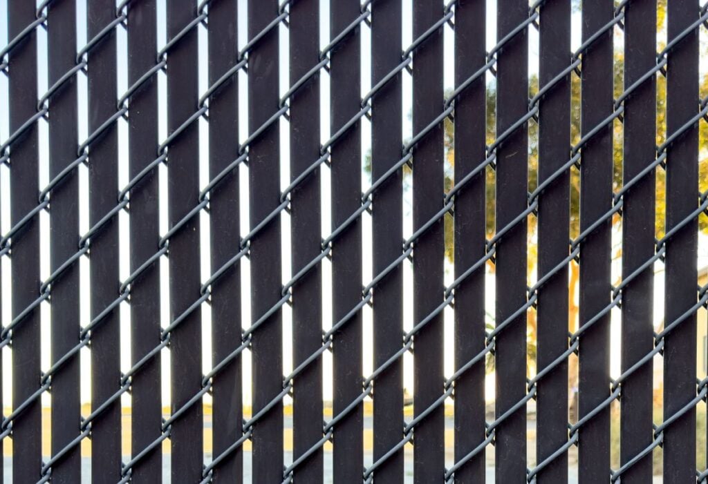 a plastic linked mesh fence chain slats rows 